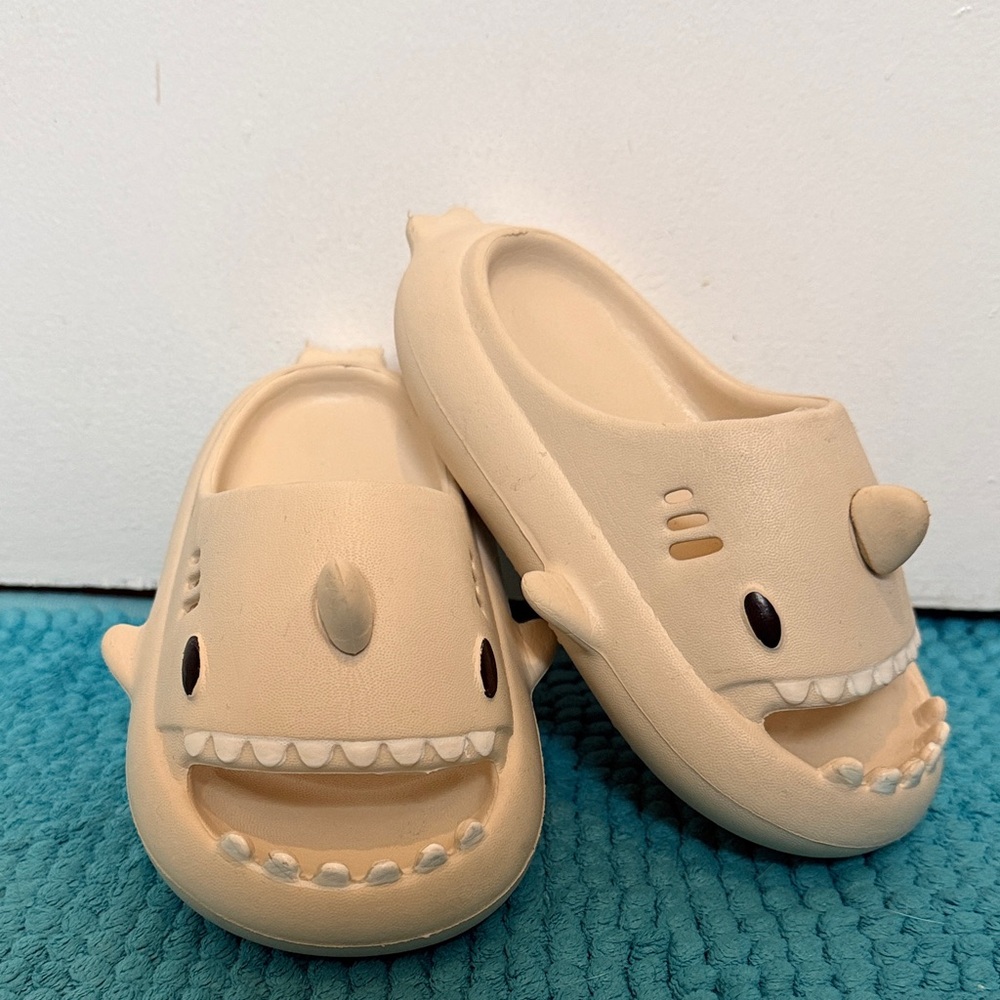 Kids Cream Shark Slip-On Shoes